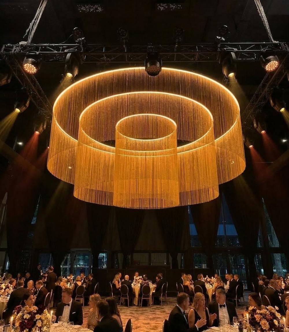 Araña Lumínica de Cadenas